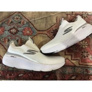 Woman's Sneakers & Athletic Shoes SKECHERS Go Run Elevate 2.0 Cadena Size 9